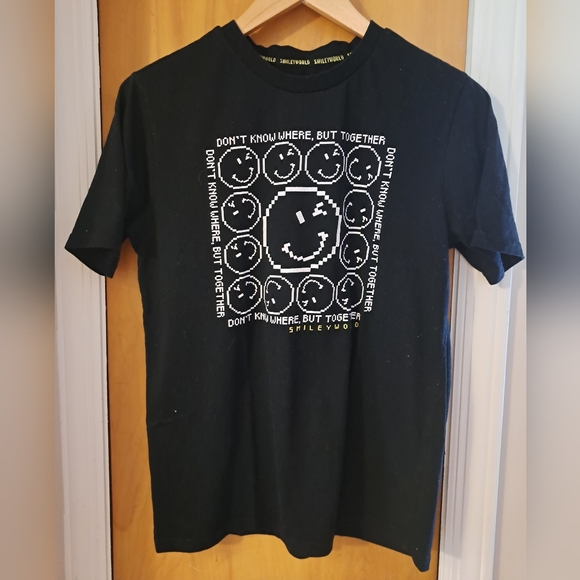 Smiley World Black Graphic T-Shirt - Picture 1 of 2